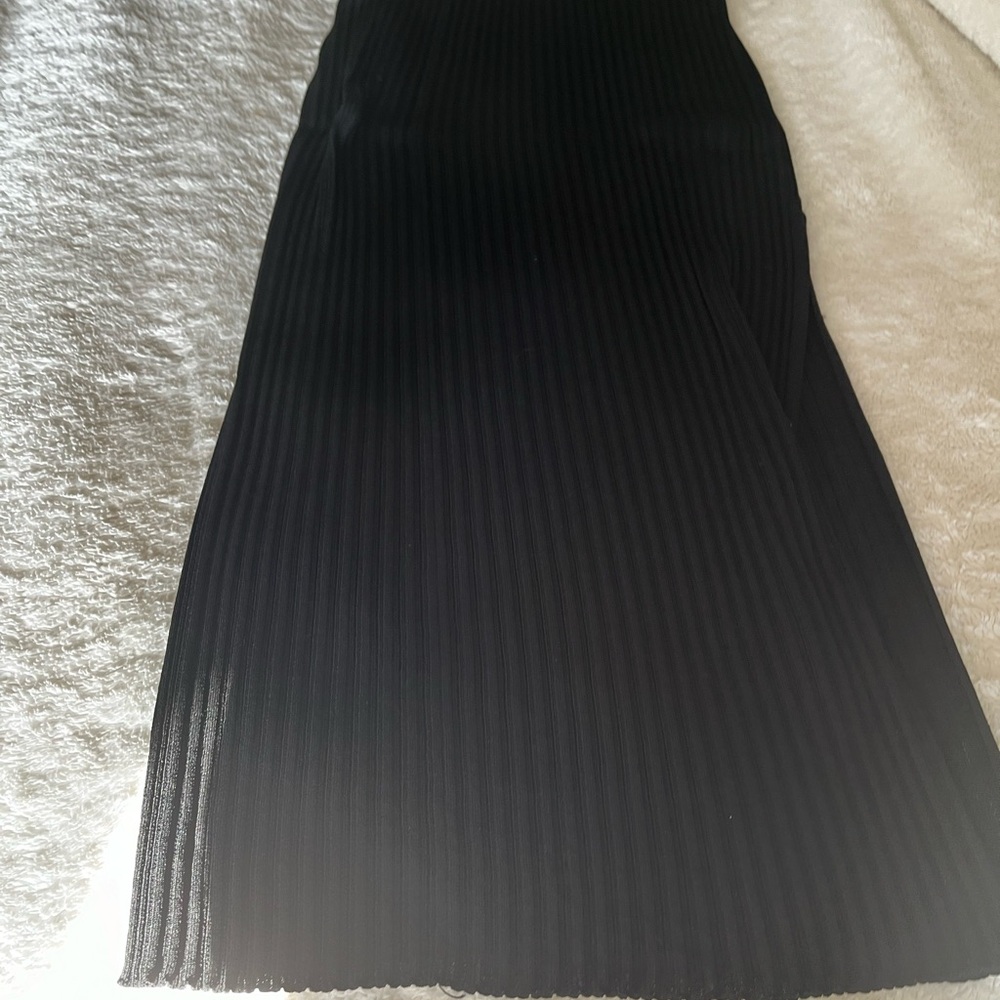 Mid thigh skirt.